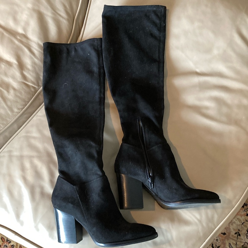 Chic Black Suede Knee-High Boots